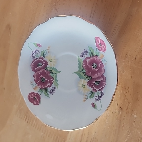 Vintage teacup and saucer - Picture 2 of 6